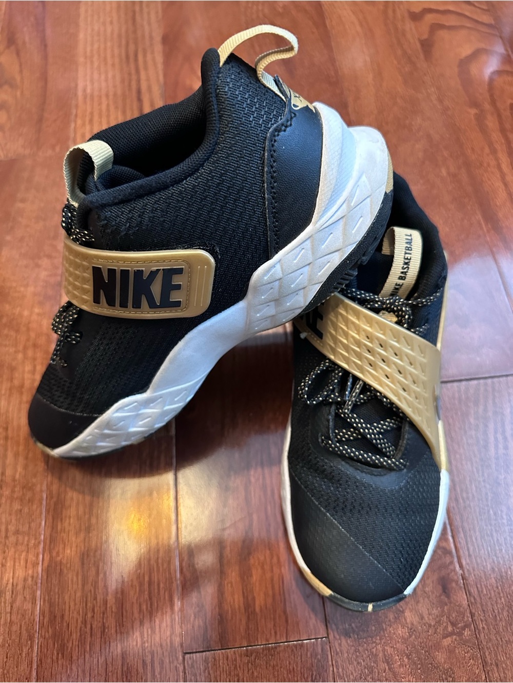 Nike Kids' Black and Gold Team Hustle Basketball Sneakers - EUC